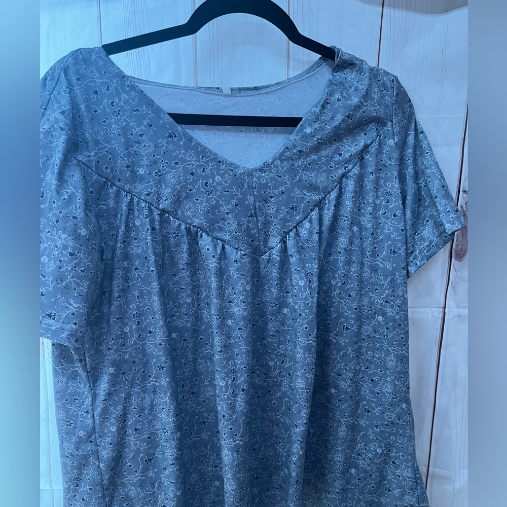 🌹Women's‎ Blue Floral Top